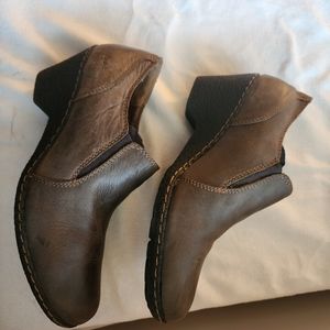 BOC Born Concept Brown Leather Ankle Booties Women Size 10